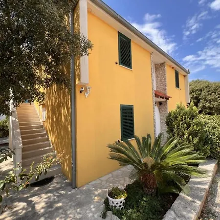 Apartman One Bedroom With Sea View 2 Lovište