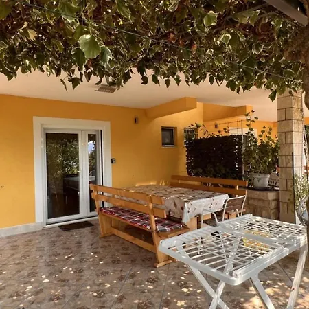 Apartman One Bedroom With Sea View 2 Lovište